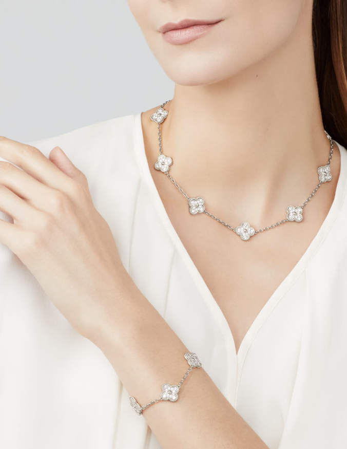 [Moco jewelrys]CLOVER 10 MOTIFS FULL DIAMOND NECKLACE