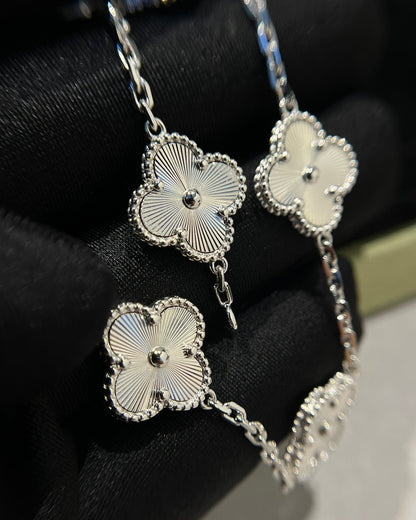 [Moco jewelrys] CLOVER 5 MOTIF LASER BRACELET COLLECTION